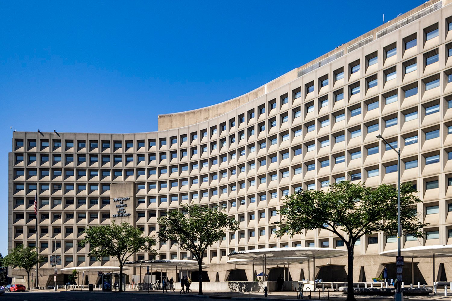 Marcel Breuer with Herbert Beckhard. Department of Housing and Urban Development (1968). Washington, D.C.