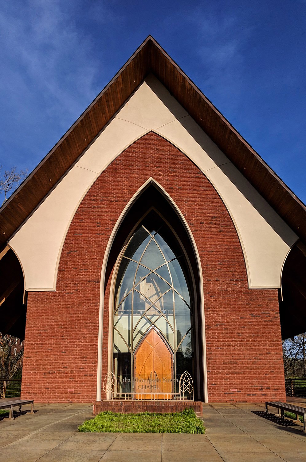 Maurice Jennings + David McKee Architects. Julia Thompson Smith Chapel (2008), Agnes Scott College. Decatur, Georgia.