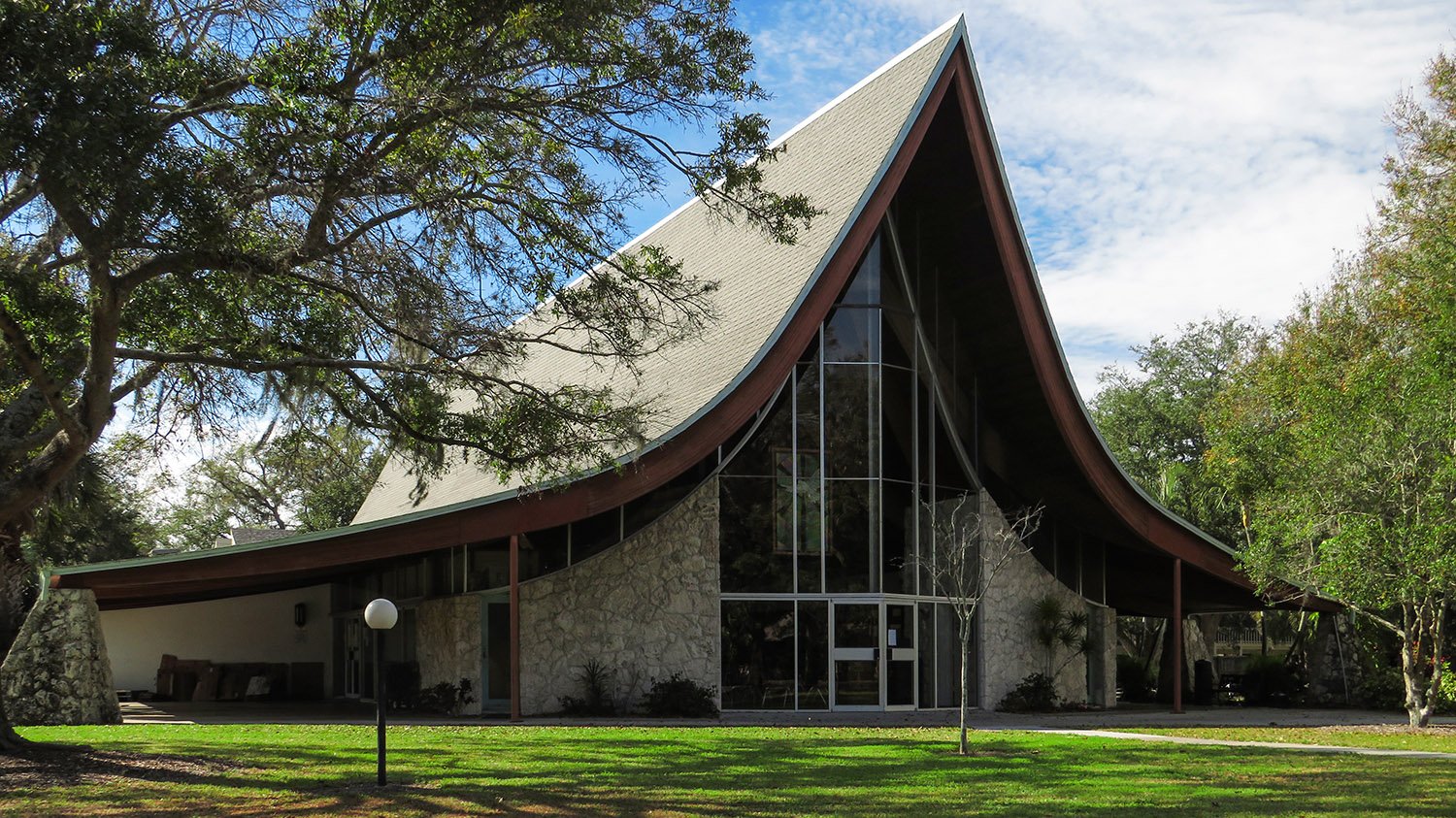 Victor Lundy. St. Paul's Lutheran Church Fellowship Hall (1959). Sarasota, Florida.