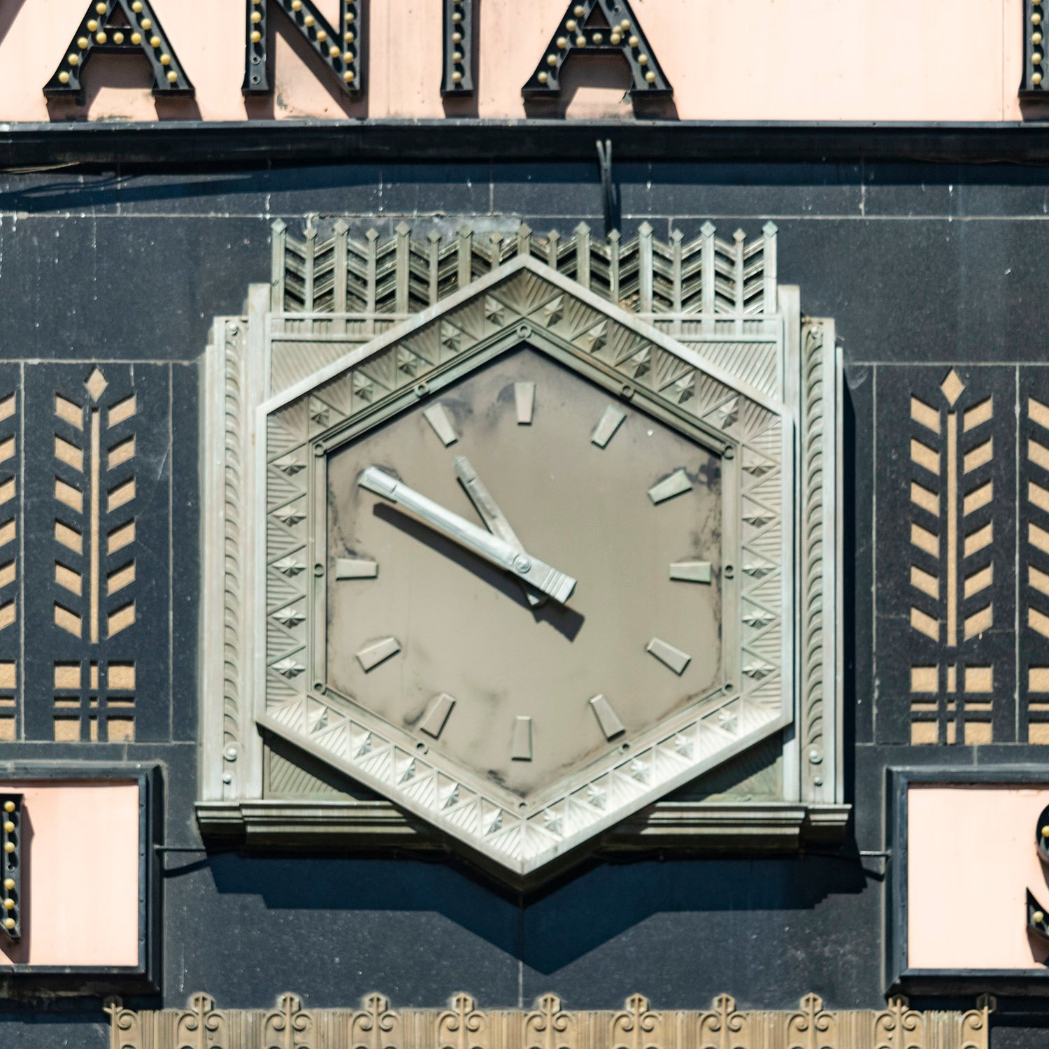 Clock on the facade of Suburban Station, Philadelphia