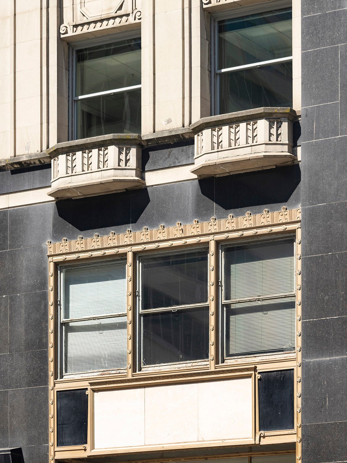 Second- and third-floor windows on the facade of Suburban Station, Philadelphia