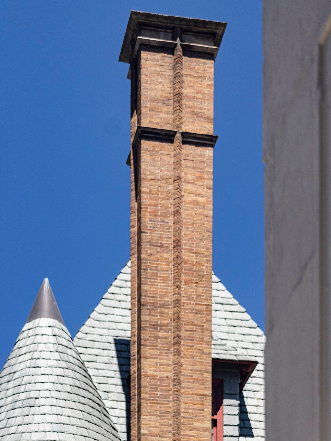 Chimney on the facade of the Clarence B. Moore Residence, Philadelphia
