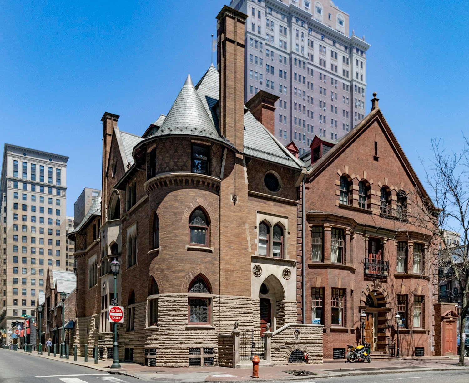 Wilson Eyre, Jr. Clarence B. Moore Residence (1890, left) and Joseph Leidy Residence (1893, right). Center City, Philadelphia.