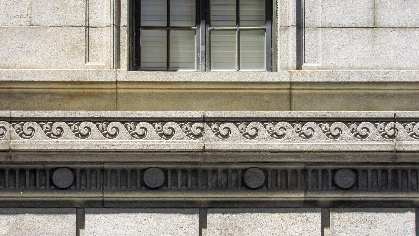 Ornamental stringcourse on the United States Post Office and Courthouse, Atlanta