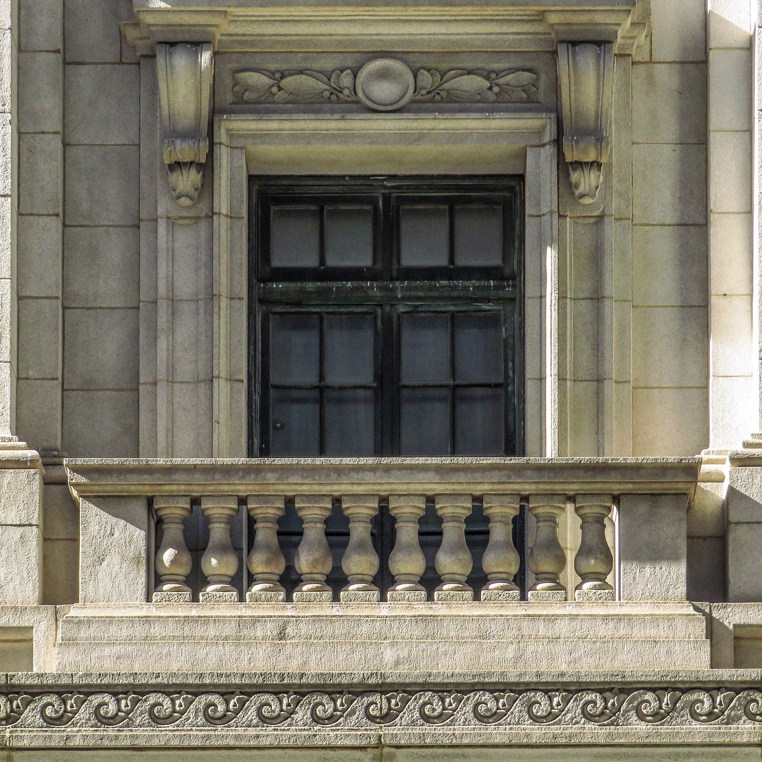 Second-floor window with balcony on the facade of the United States Post Office and Courthouse, Atlanta