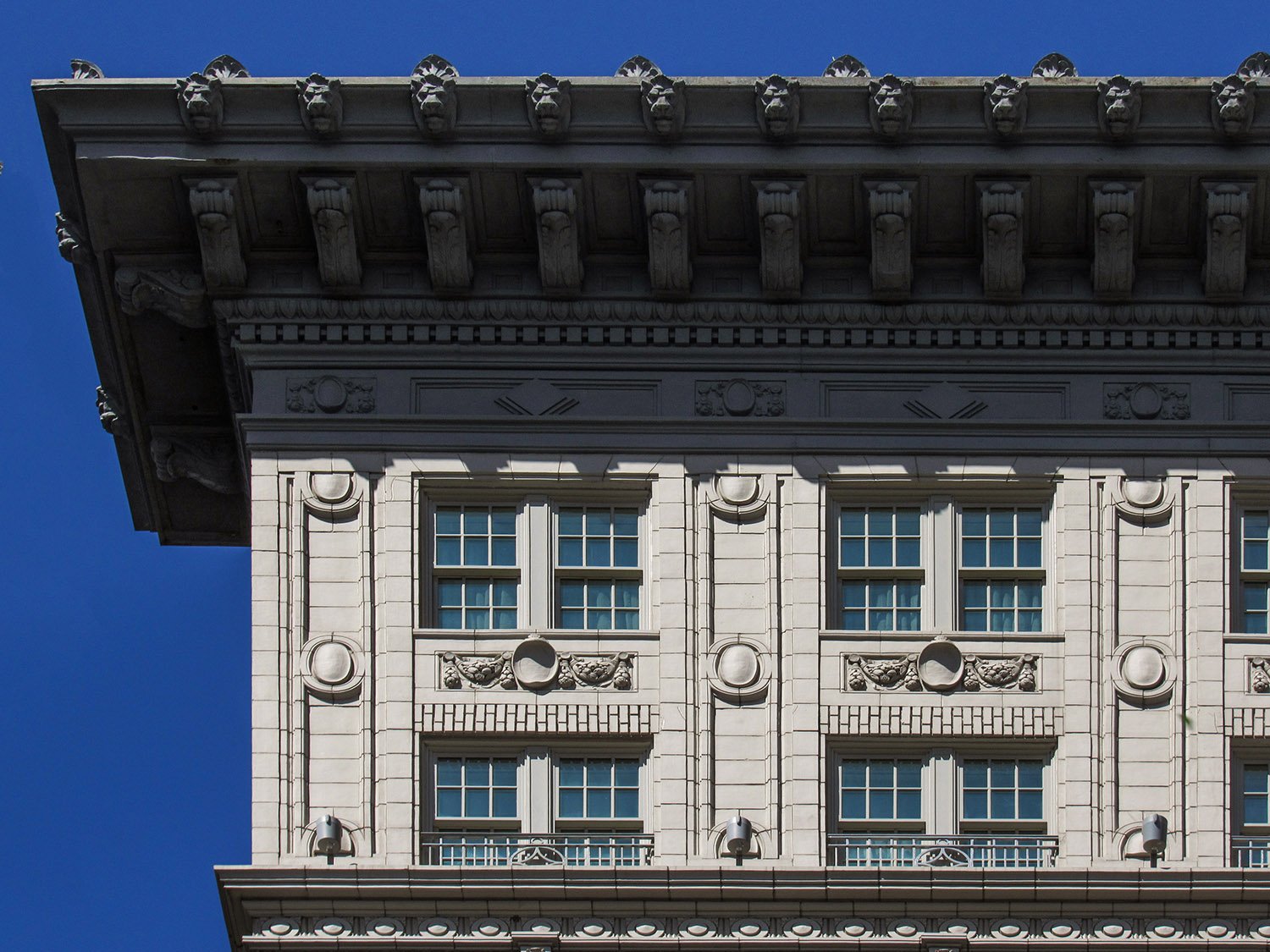 Upper floors and cornice on the Winecoff Hotel, Atlanta